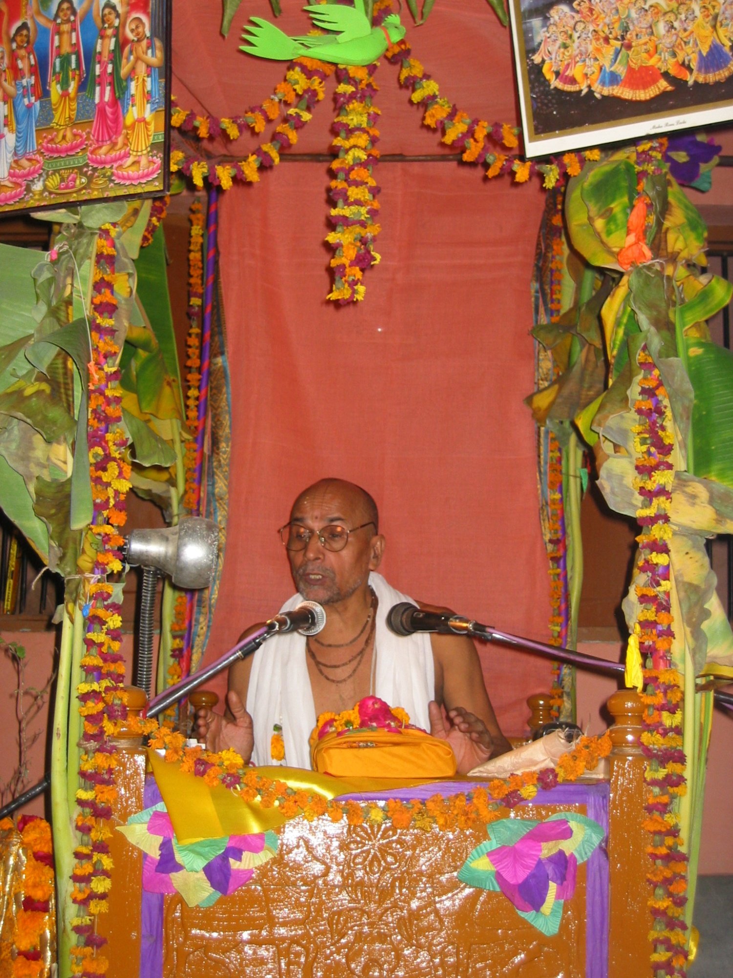 2 listening to hari katha delivered by ananda gopal das babaji radha kunda 2004 10 12
