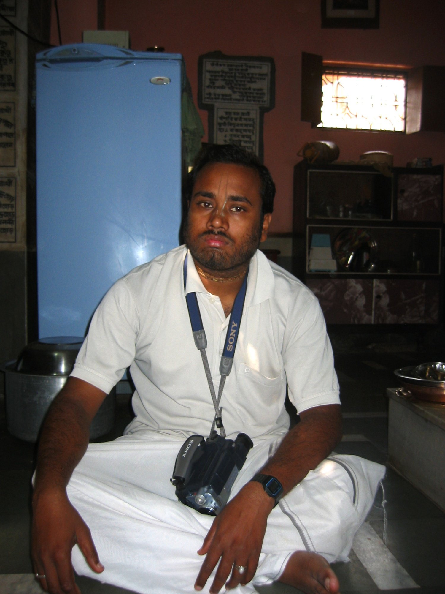 4 listening to hari katha delivered by ananda gopal das babaji radha kunda 2004 10 14