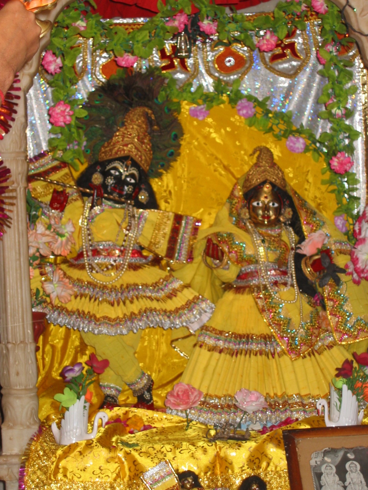 7 listening to hari katha delivered by ananda gopal das babaji radha kunda 2004 10 14