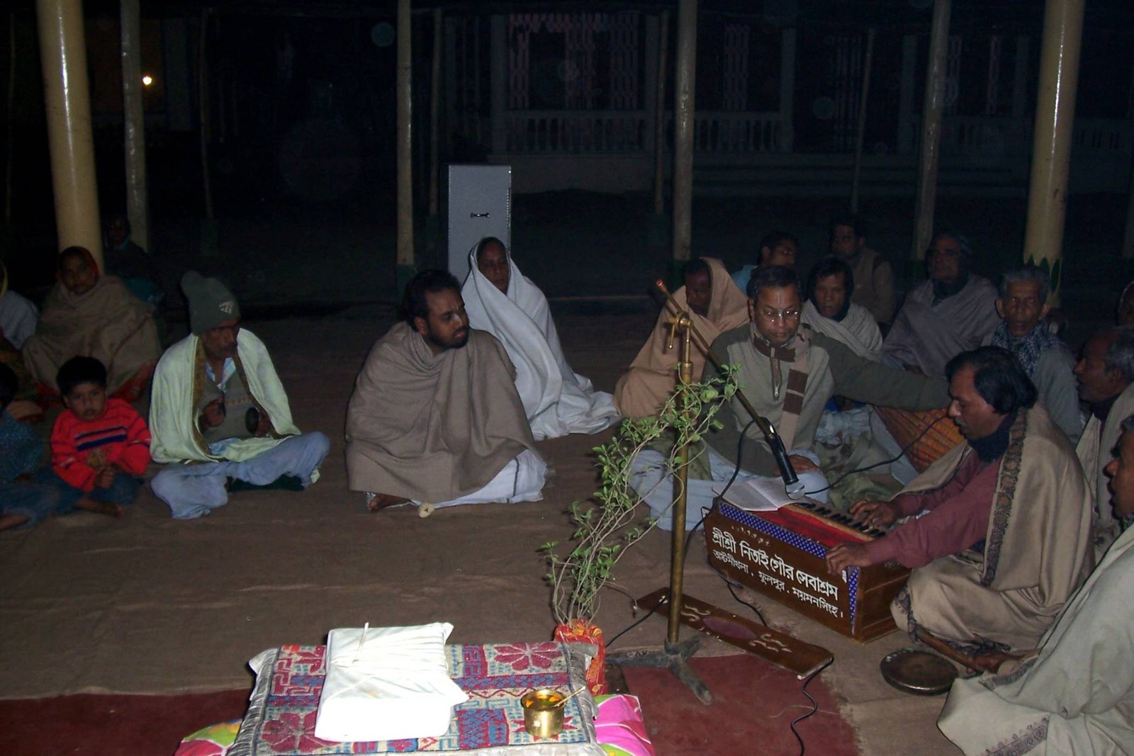 16 phulpur parikrama preaching bangladesh 2004.02.09