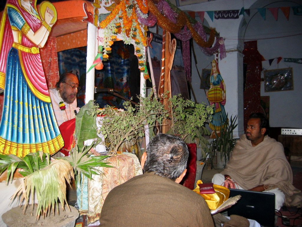 2 Listening to Hari katha Vrindavan 2006.12.24 29