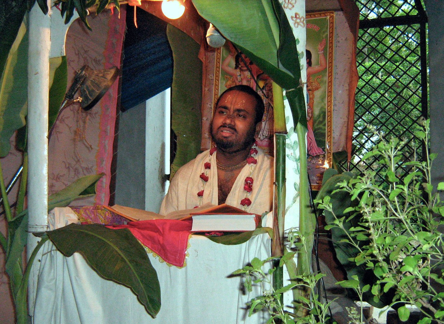 Speaking Hari Katha. Vrindavana. 2007.09.12-26