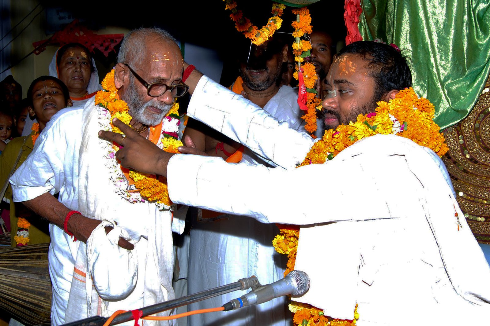 11 speaking hari katha govardhan 2008.10.04 08