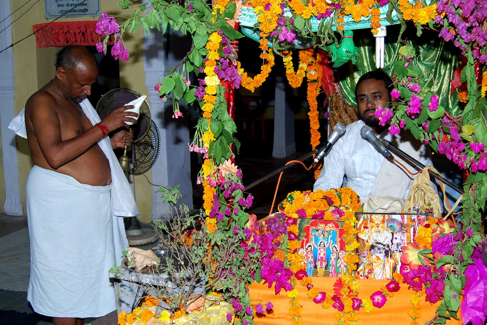2 speaking hari katha govardhan 2008.10.04 08