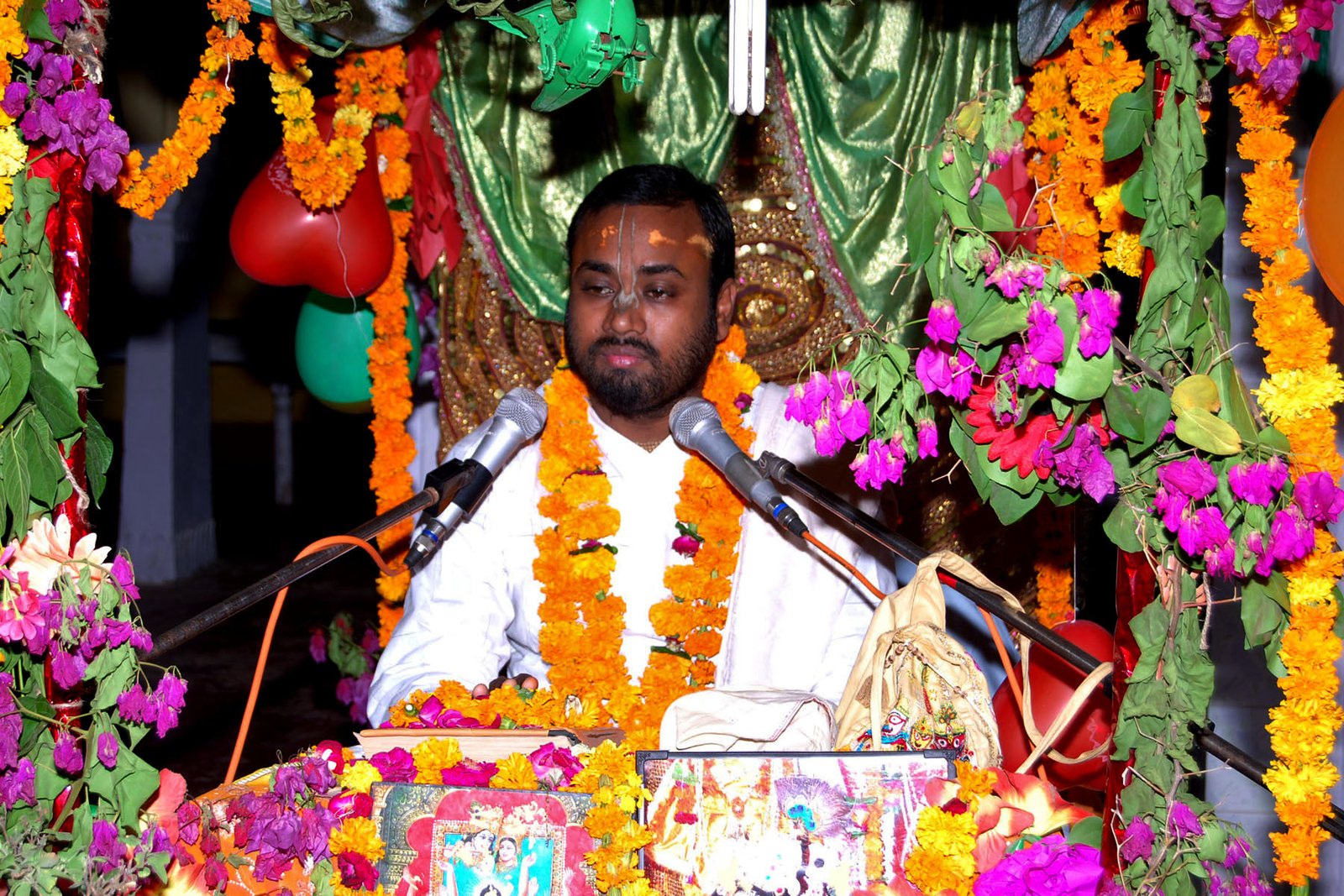 4 speaking hari katha govardhan 2008.10.04 08