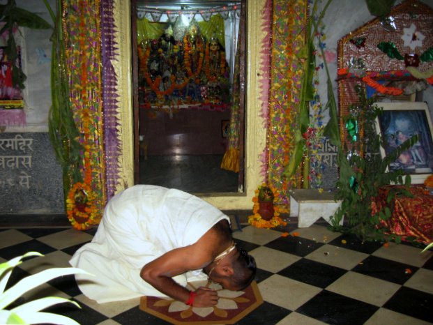 1 speaking hari katha govardhan 2011 10 22