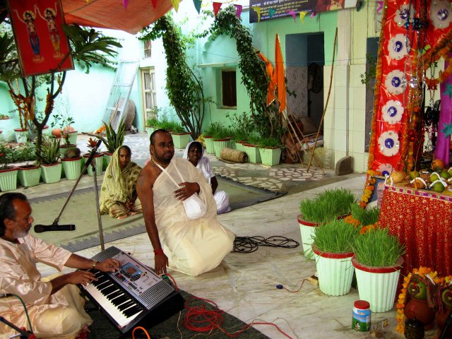 4 speaking hari katha govardhan 2011 10 22