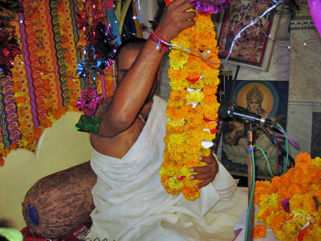 5 speaking hari katha govardhan 2011 10 22
