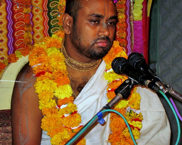 8 speaking hari katha govardhan 2011 10 22