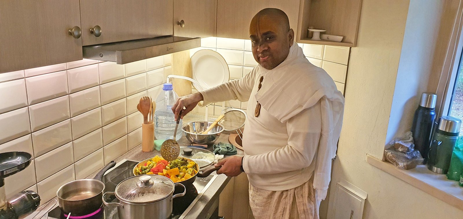 4 in govardhan das house